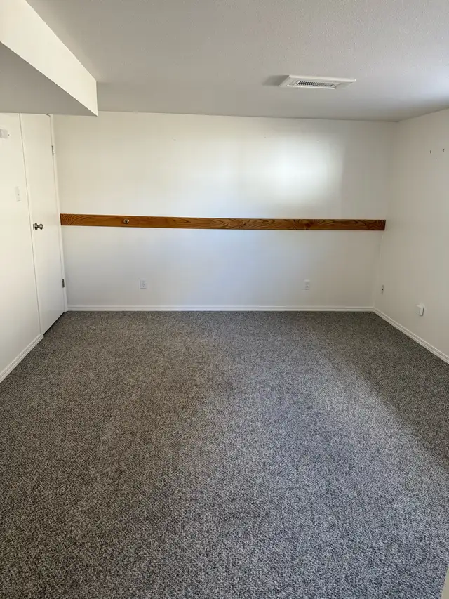 BRIGHT NORTHSIDE ONE BEDROOM BASEMENT SUITE/ JUNE 1st $1200 - Photo 9