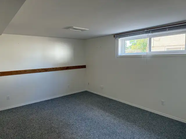 BRIGHT NORTHSIDE ONE BEDROOM BASEMENT SUITE/ JUNE 1st $1200 - Photo 11