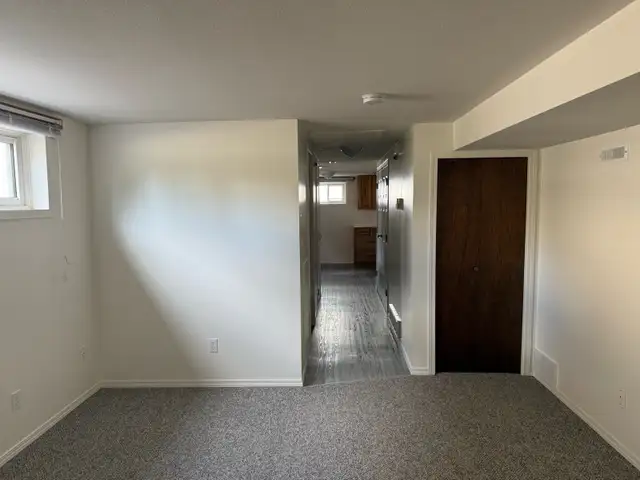 BRIGHT NORTHSIDE ONE BEDROOM BASEMENT SUITE/ JUNE 1st $1200 - Photo 12