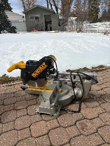 DeWalt 12 inch sliding compound  mitre saw
