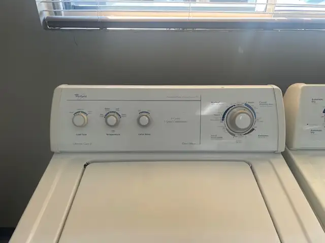 Laveuse sécheuse traditionnelles blanches Whirlpool - Photo 2