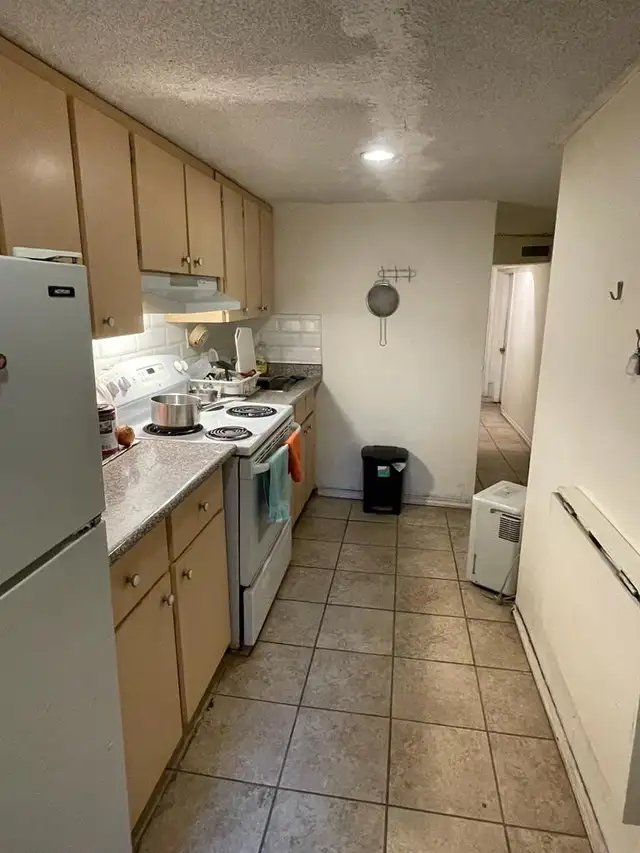 Budget-Friendly 3-Bedroom Student Basement! - Photo 6