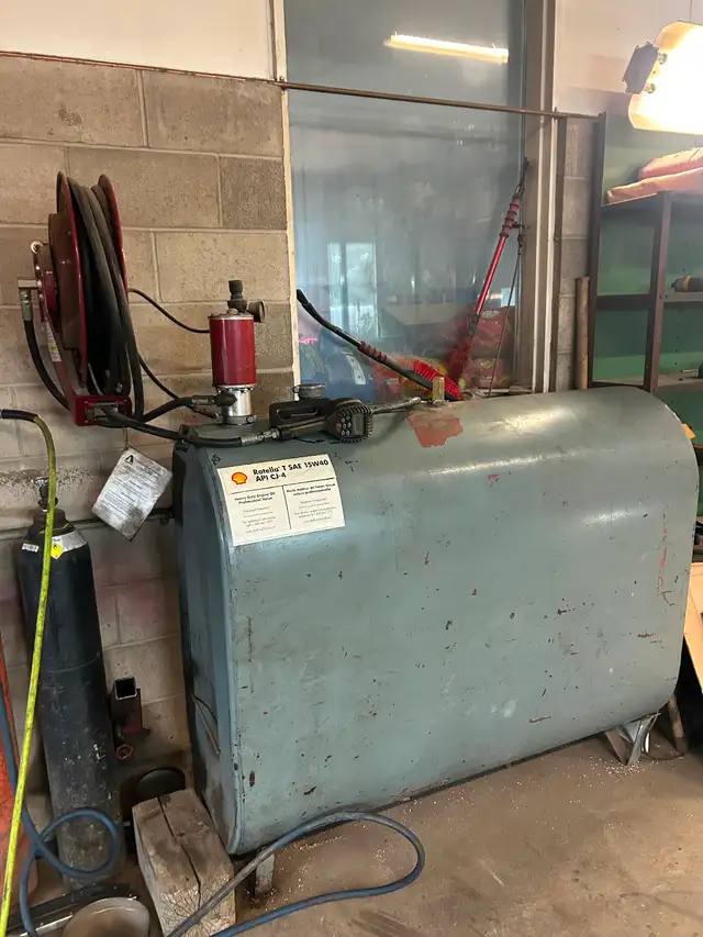 Engine Oil Tank and Dispenser