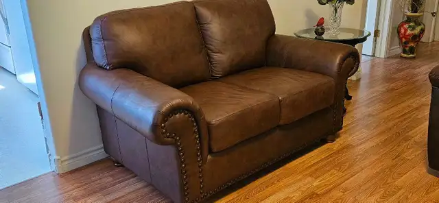 Leather loveseat - Photo 4