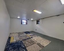 Fully Furnished Basement room for rent near all amenities - Photo 3