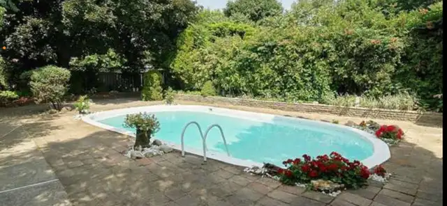 Fully Furnished Basement room for rent near all amenities - Photo 4