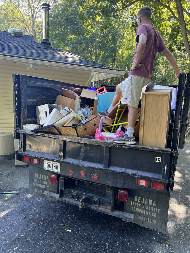 D & D  JUNK REMOVAL SERVICES HONEST AND RELIABLE - Photo 2