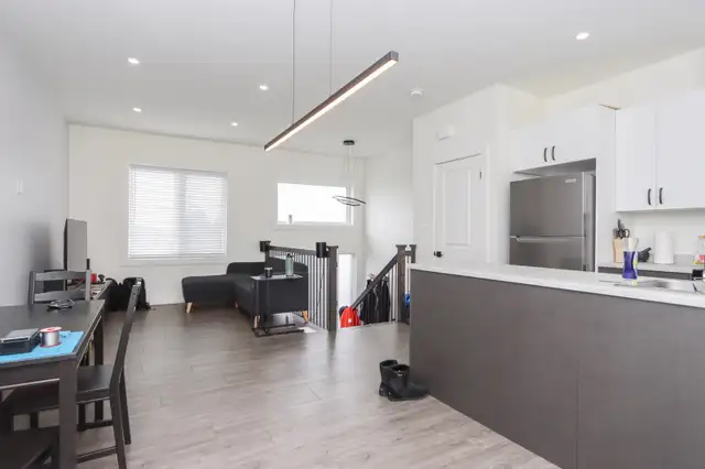 2 bedroom unit - Photo 3