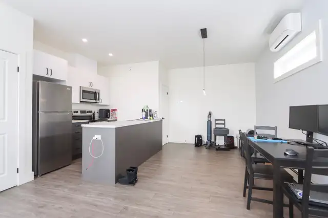 2 bedroom unit - Photo 4