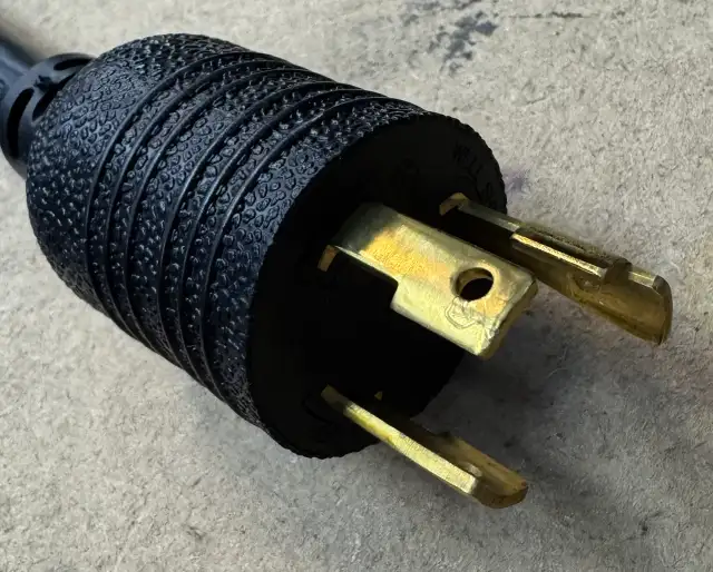 APC Smart-UPS SRT3000RMXLA Rackmount UPS - Photo 4