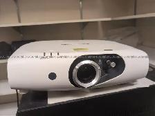 Panasonic PT-RZ370U  FULL HD 1-chip DLP projector hybrid LED Las