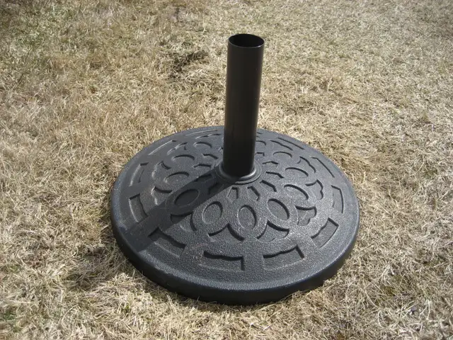 Cast iron umbrella base