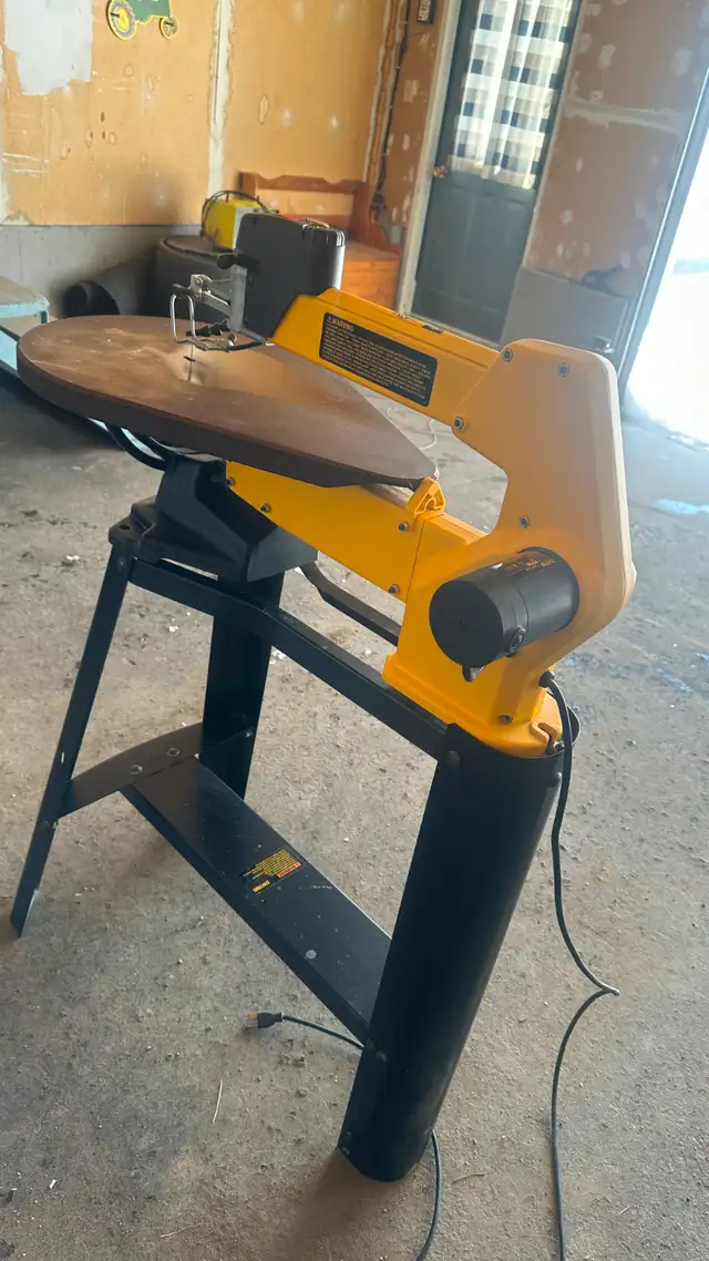 Dewalt Scroll Saw - Photo 2