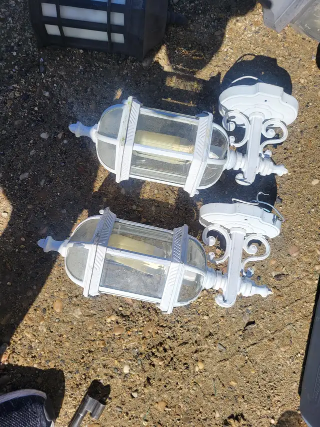 Storage unit garage sale! - Photo 8