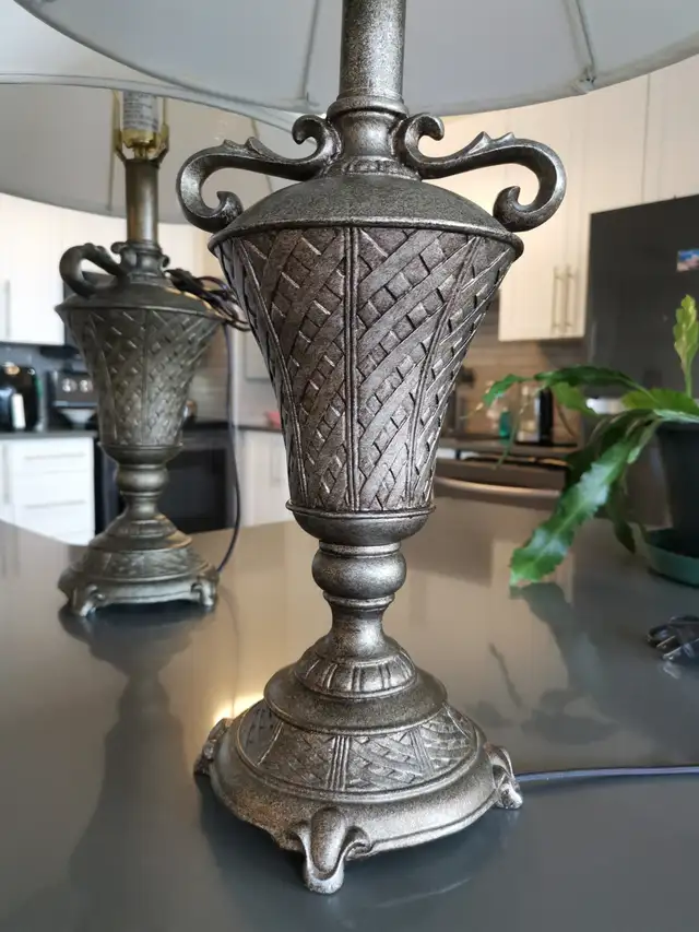 Pair of Vintage Style Metal Vase Table Lamps - Photo 6