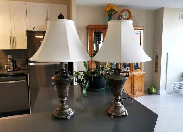 Pair of Vintage Style Metal Vase Table Lamps - Photo 8