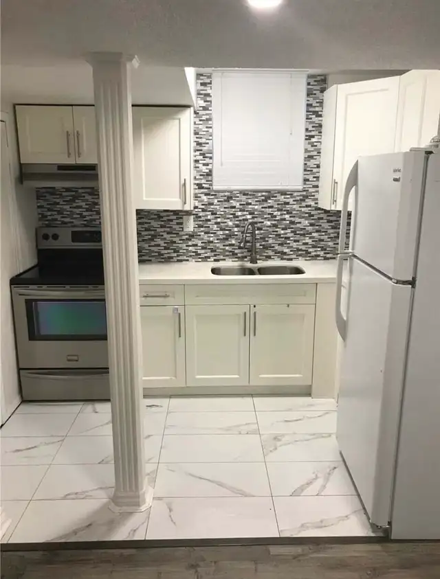 2 BDR. Legal BSMT APT – Bright, Spacious & Private! ☀️ - Photo 6