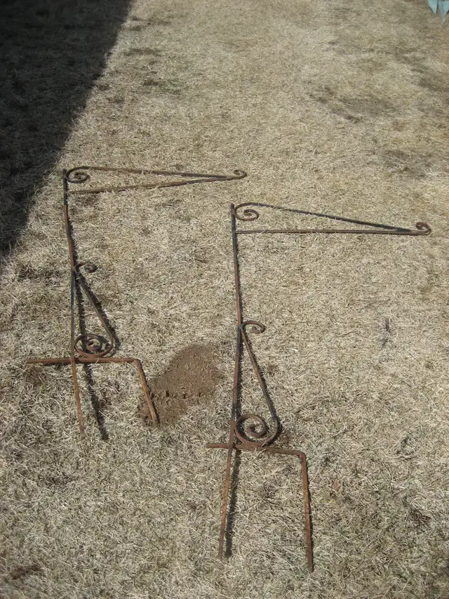 2 Outdoor plant hangers