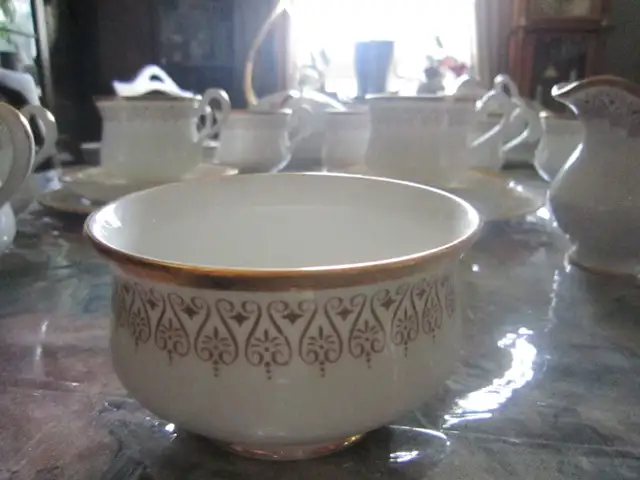 Royal Albert BURLINGTON fine bone china - Photo 2