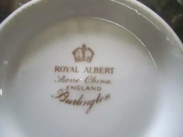 Royal Albert BURLINGTON fine bone china - Photo 3
