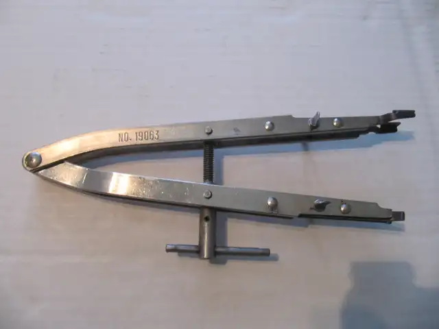 Briggs & Stratton 19063 Valve Spring Compressor Good Condition - Photo 4