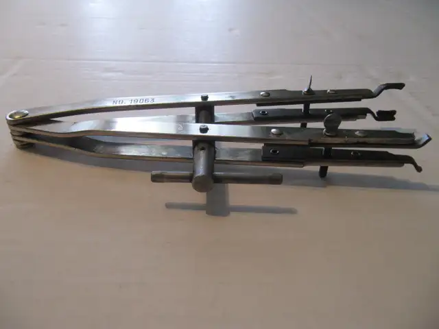 Briggs & Stratton 19063 Valve Spring Compressor Good Condition - Photo 6