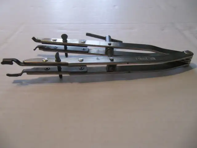 Briggs & Stratton 19063 Valve Spring Compressor Good Condition - Photo 8