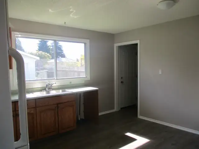 4 Bedroom Home for Rent in Confederation - Photo 8