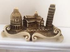 BELLE FIGURINE NEUVE UNIQUE DE L'ITALIE 4'x6'x3.5' HAUT: $10.00