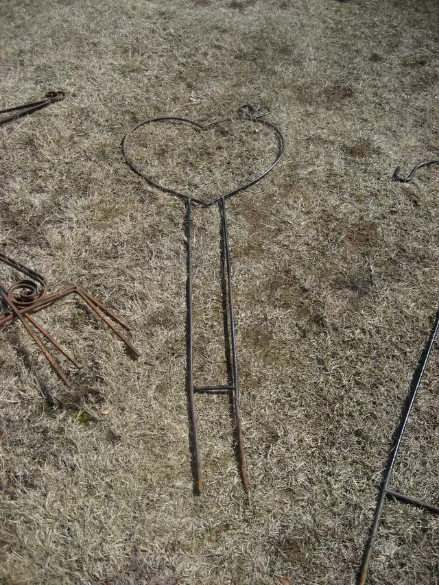 Heart shaped outdoor plant hanger