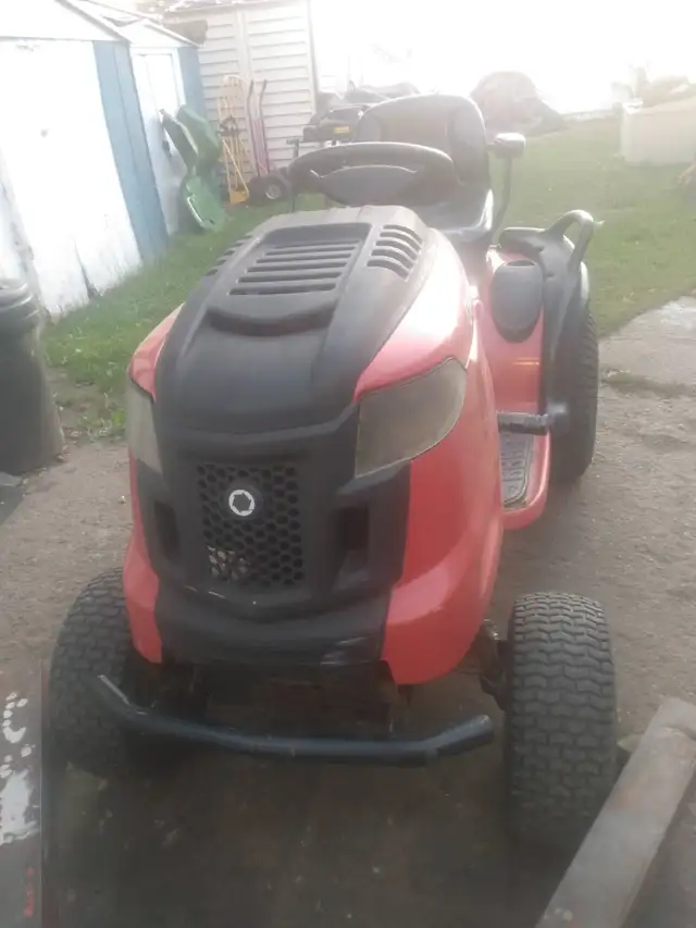 Troy-Bilt 50' lawn tractor STRIPPED FOR PARTS! - Photo 2