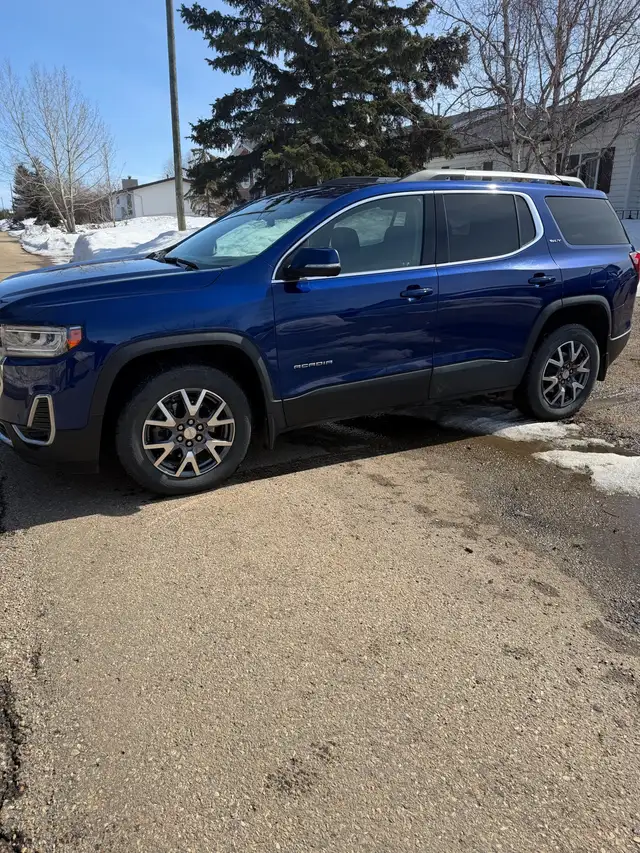 2023 GMC Acadia SLT