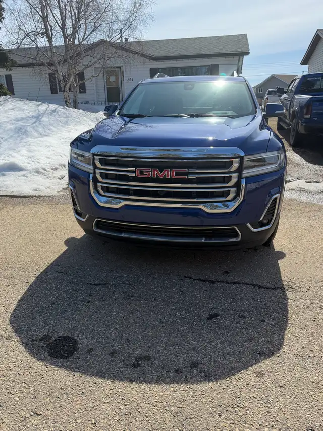 2023 GMC Acadia SLT - Photo 2