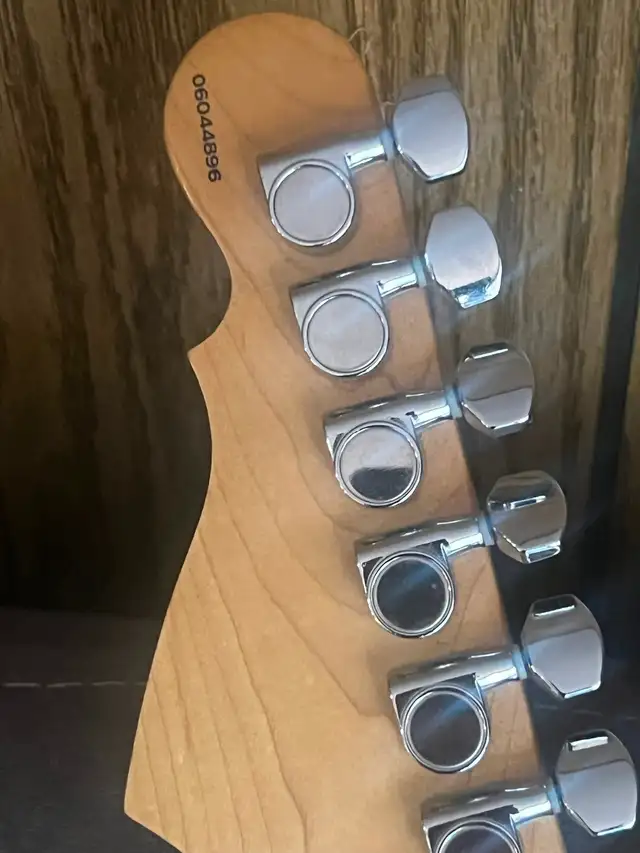 G$L S-500 Tribute series guitar - Photo 4