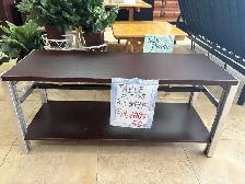 LE PLUS BAS PRIX!! TOUT EST NEUF! Des tables à liquidation