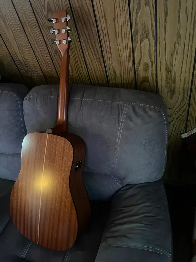 Simon and Patrick solid top acoustic guitar - Photo 3