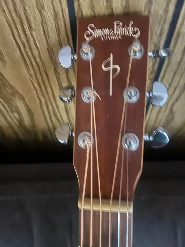 Simon and Patrick solid top acoustic guitar - Photo 5