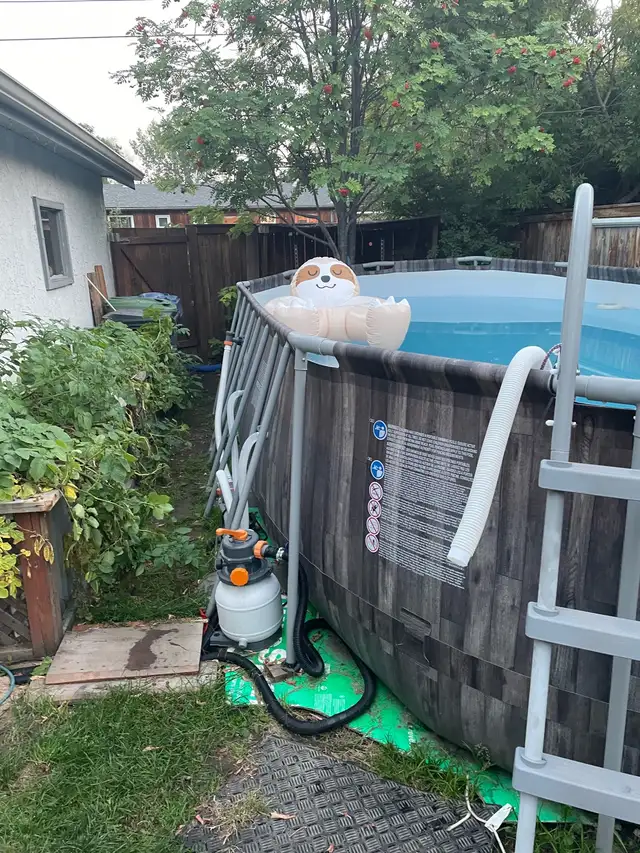 Bestway Above Ground Pool - Photo 2