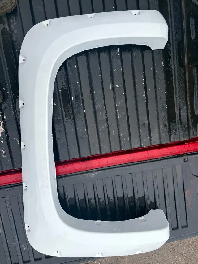 GM Fender Flares - Photo 2