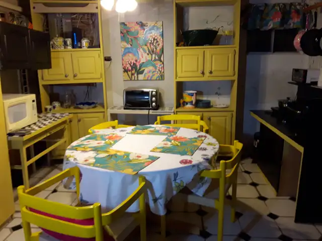 Queensize private room in exe home  Traf upper middle - Photo 11