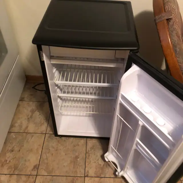 Danby Bar Fridge - Photo 2