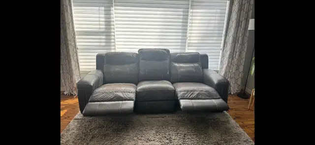 Couch - power reclining - Photo 2