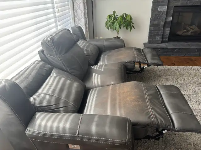 Couch - power reclining - Photo 4