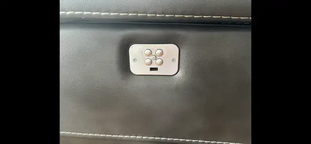 Couch - power reclining - Photo 5