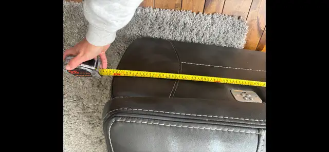 Couch - power reclining - Photo 9