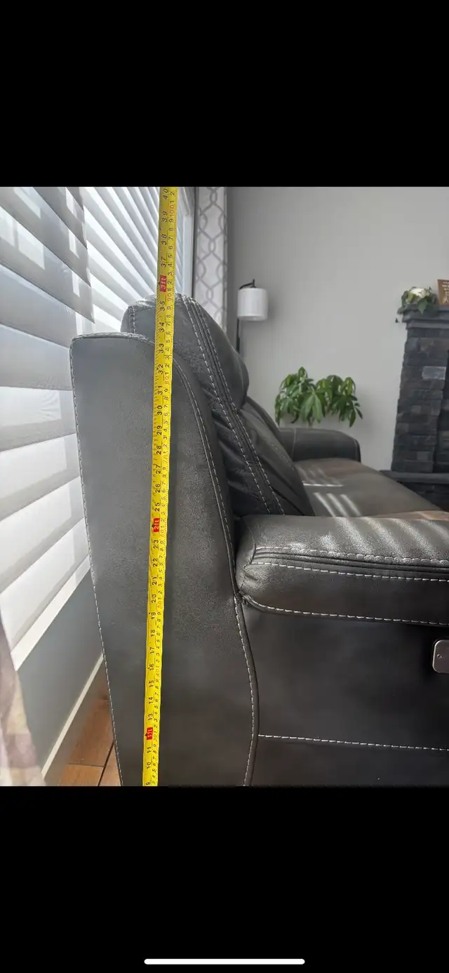 Couch - power reclining - Photo 10