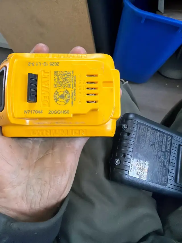 DeWalt 20V Battery - Photo 2