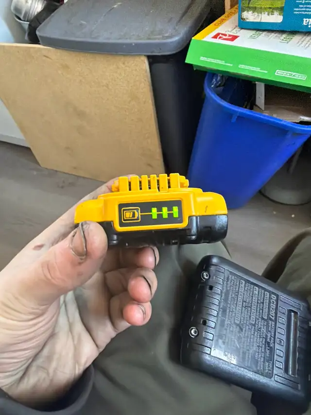 DeWalt 20V Battery - Photo 3