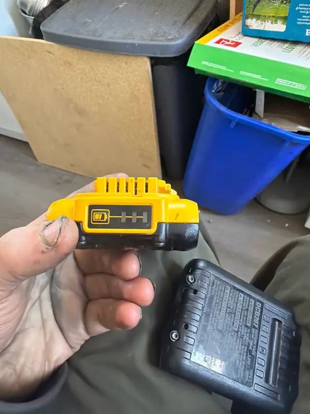 DeWalt 20V Battery - Photo 4