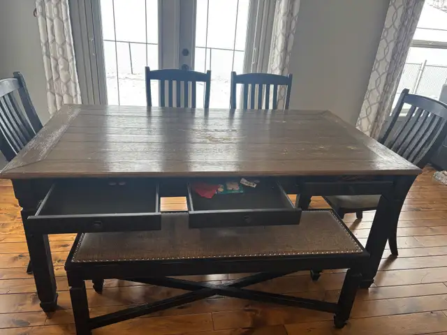 Kitchen table and chairs - Photo 3